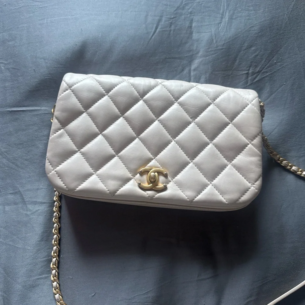 Chanel White Quilted Crossbody Bag with Gold Chain - Picture 1 of 10